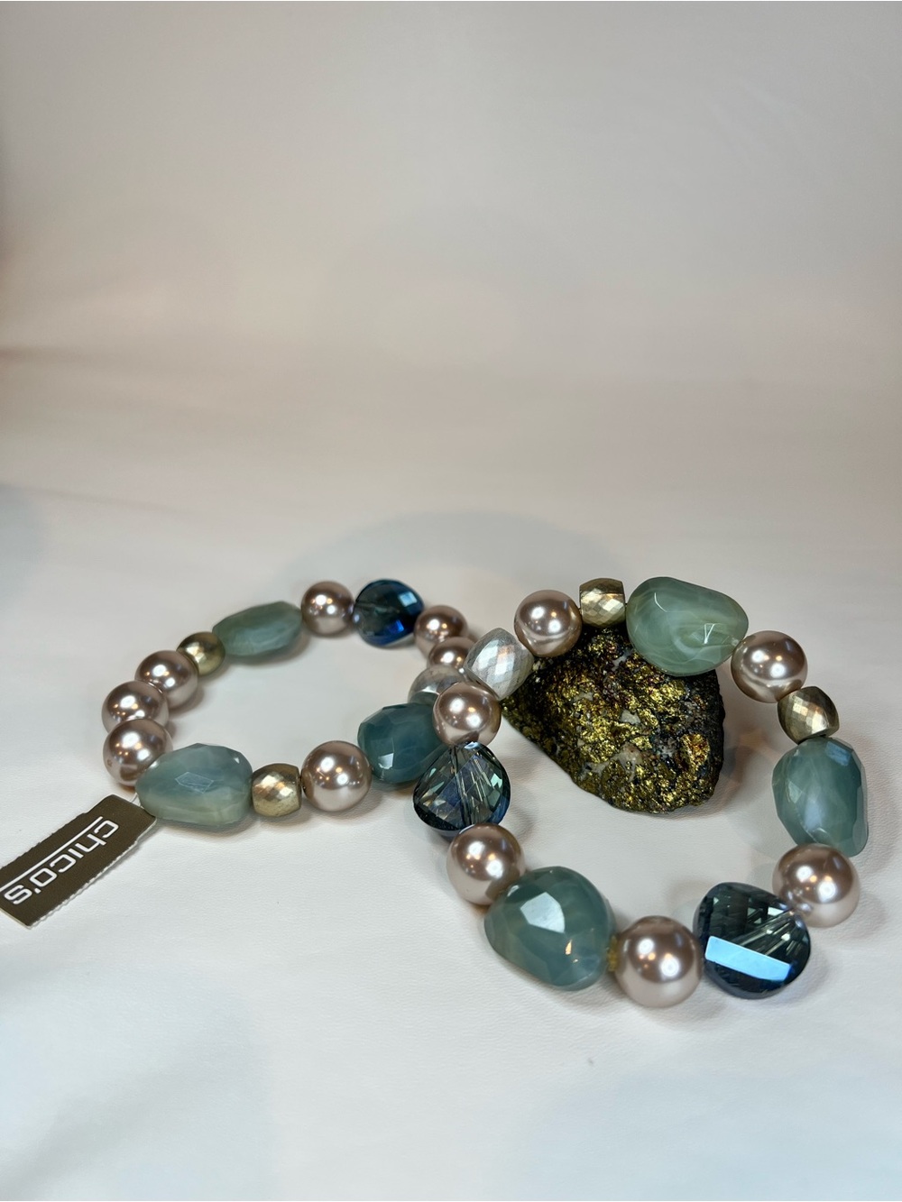NEW 2pcs Chico’s Lucite Glass Faux Pearl Stretchy Chunky Bohemian Bracelet - Picture 6 of 7